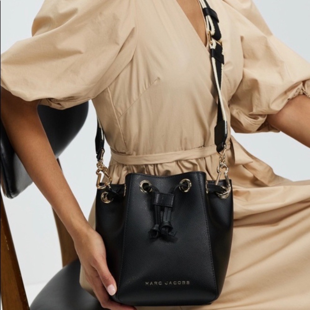 Authentic THE MARC JACOBS Leather Drawstring bucket bag - Picture 3 of 16